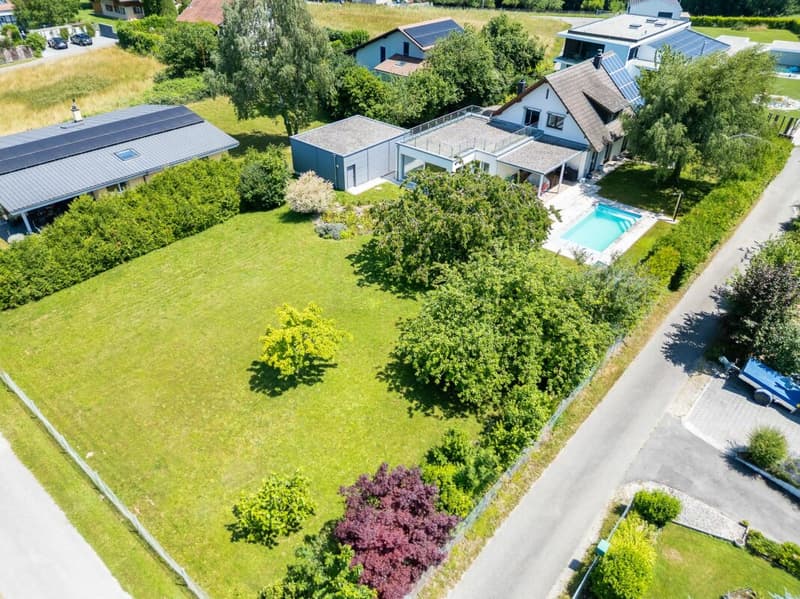 A dream view - spacious family villa facing Lake Neuchâtel (2)