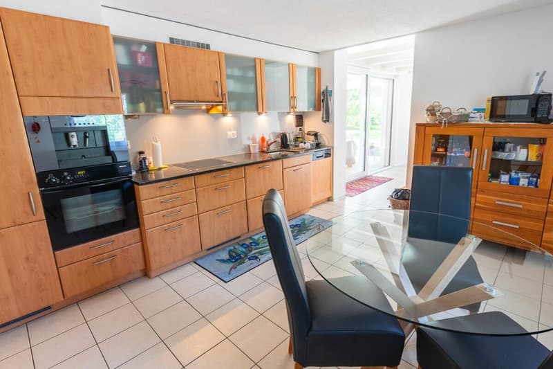 A dream view - spacious family villa facing Lake Neuchâtel (17)