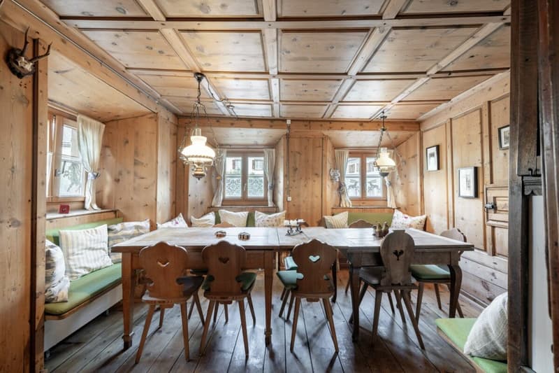 Maison d'Engadine avec charme d'origine au cœur de Sent (2)