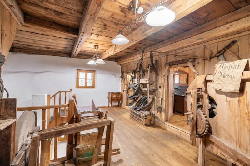 Maison d'Engadine avec charme d'origine au cœur de Sent (11)