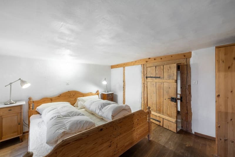 Maison d'Engadine avec charme d'origine au cœur de Sent (8)