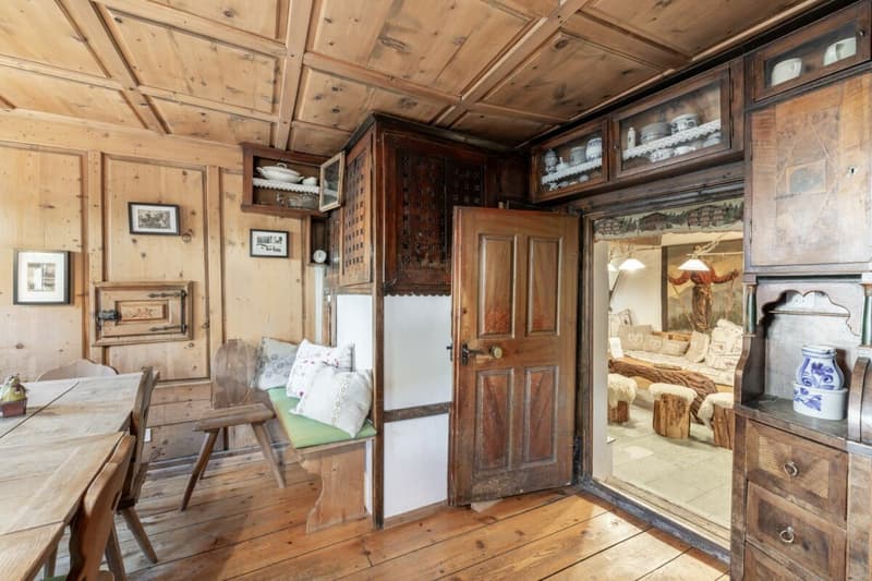Maison d'Engadine avec charme d'origine au cœur de Sent (4)