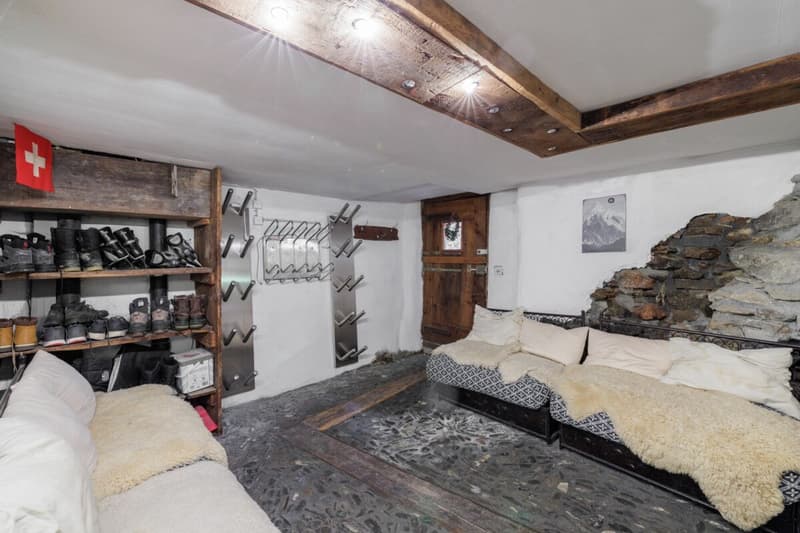 Maison d'Engadine avec charme d'origine au cœur de Sent (15)