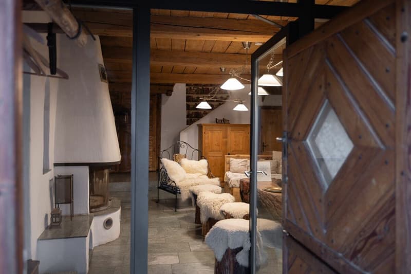 Maison d'Engadine avec charme d'origine au cœur de Sent (9)