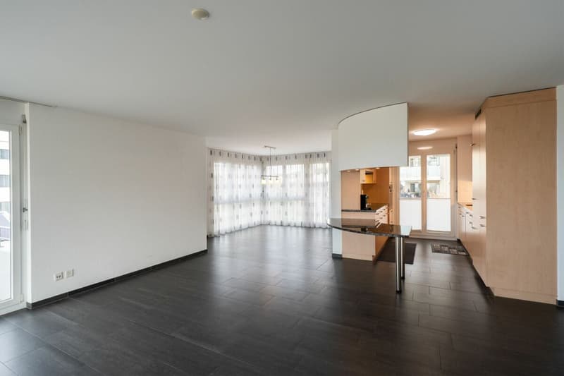 Helle Wohnung mit grossem Balkon und Hobbyraum in familienfreundlichem Quartier (4)