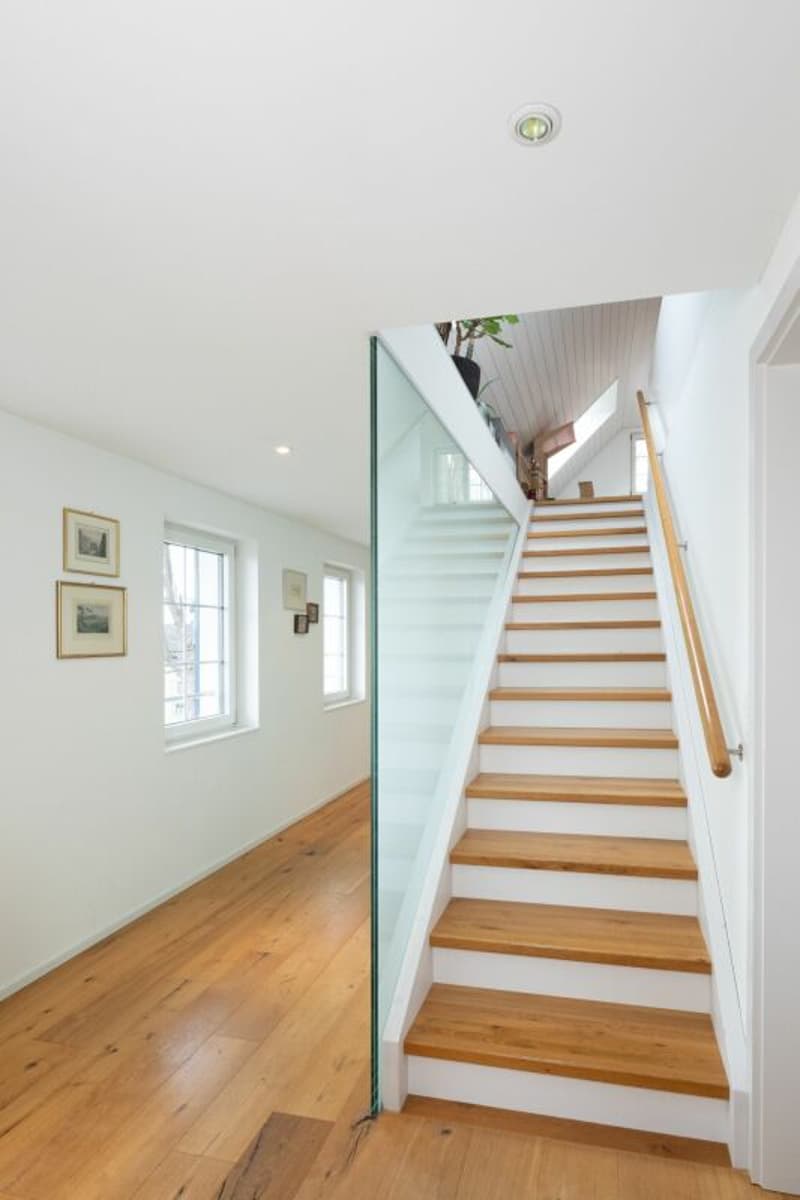 Wunderschönes, modern ausgebautes Einfamilienhaus mit absoluter Privatsphäre und Seesicht (2)