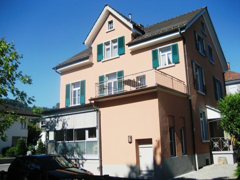 Charmante Altbauwohnung mit Wintergarten an zentraler Lage (1)
