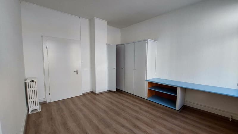 Charmante Altbauwohnung mit Wintergarten an zentraler Lage (12)