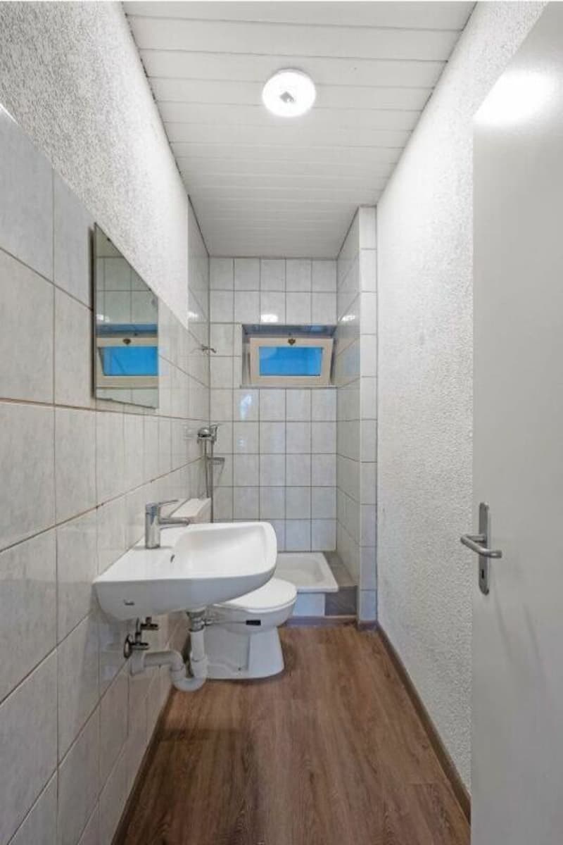 Charmante Altbauwohnung mit Wintergarten an zentraler Lage (10)
