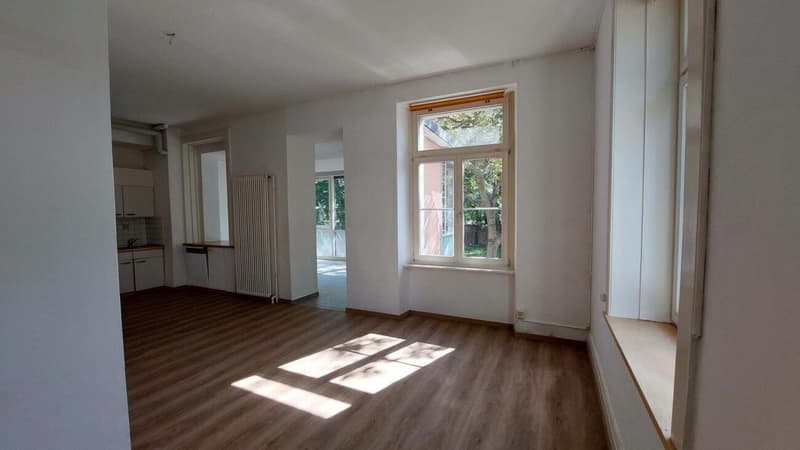 Charmante Altbauwohnung mit Wintergarten an zentraler Lage (5)