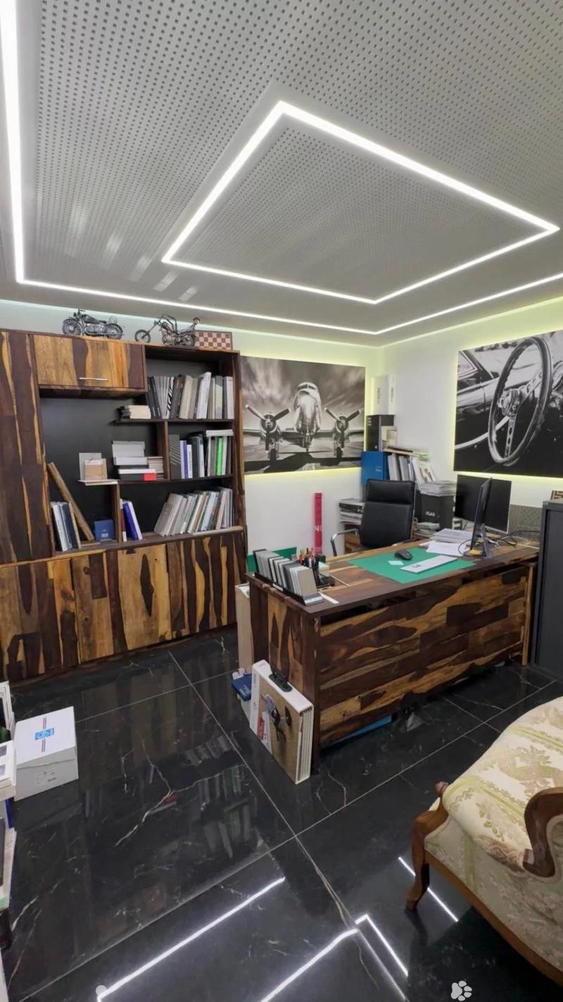 Verkaufsfläche von 100 m² renoviert mit außergewöhnlicher Sichtbarkeit (3)