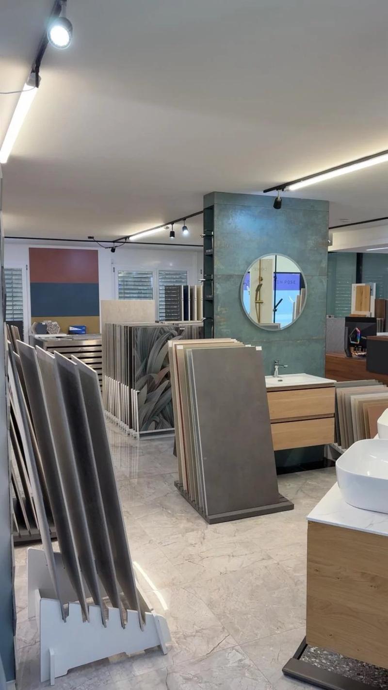 Renovated 100 m² commercial space with exceptional visibility (7)