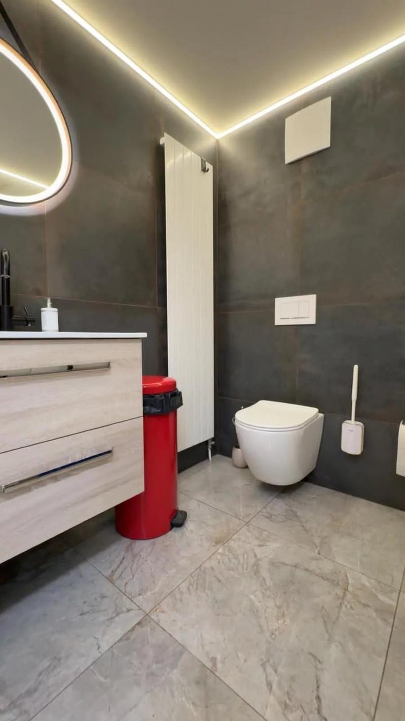 Renovated 100 m² commercial space with exceptional visibility (5)