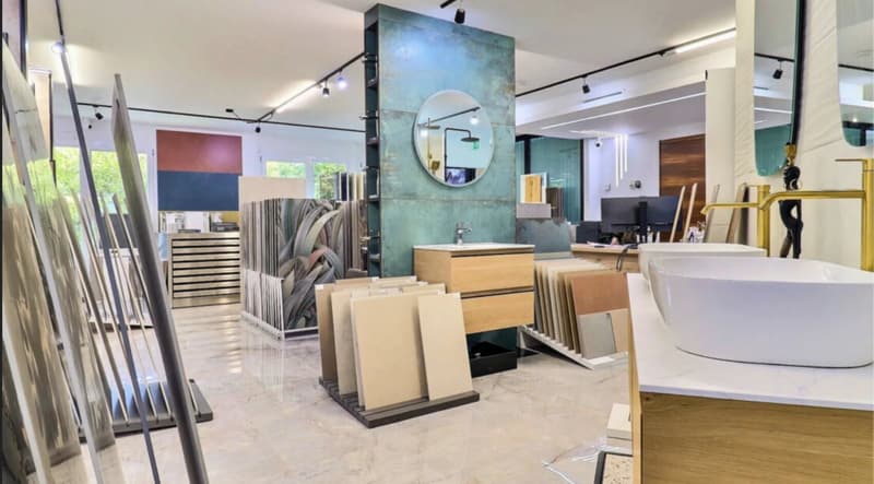 Renovated 100 m² commercial space with exceptional visibility (8)