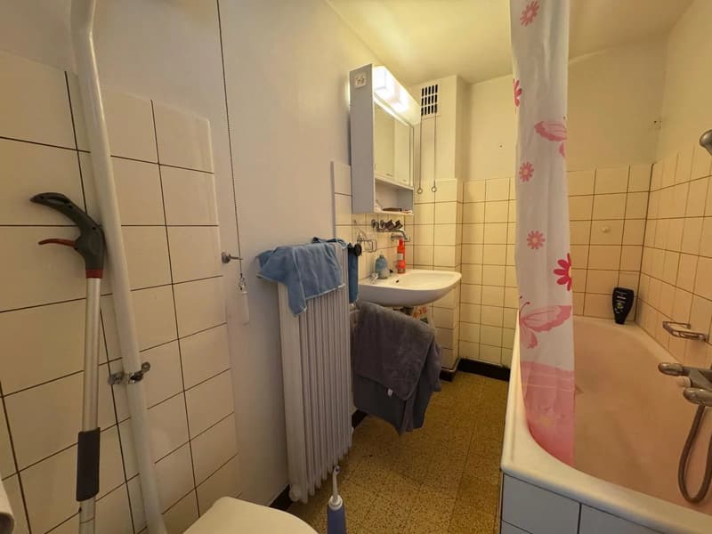 In vendita: appartamento mansardato 1,5 locali con potenziale 3,5 locali a Bulle (2)