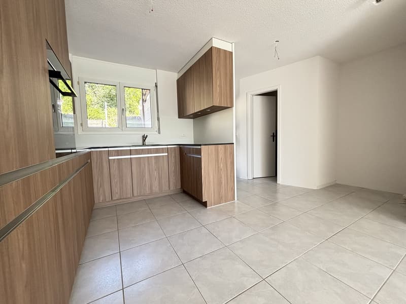 Casa a schiera moderna, fresca di ristrutturazione con 4½ locali e giardino in affitto a Pieterlen (2)