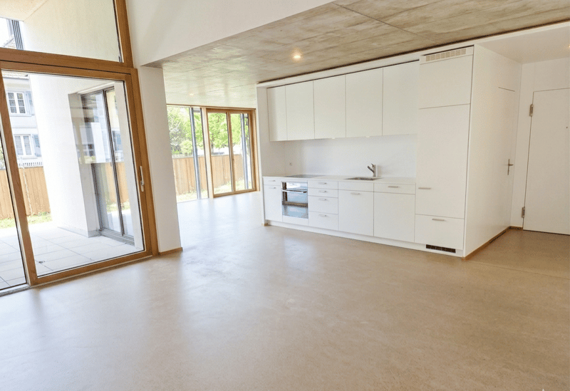 Appartamento moderno 2 locali con ampia loggia e parte di giardino in affitto a Lyss (3)