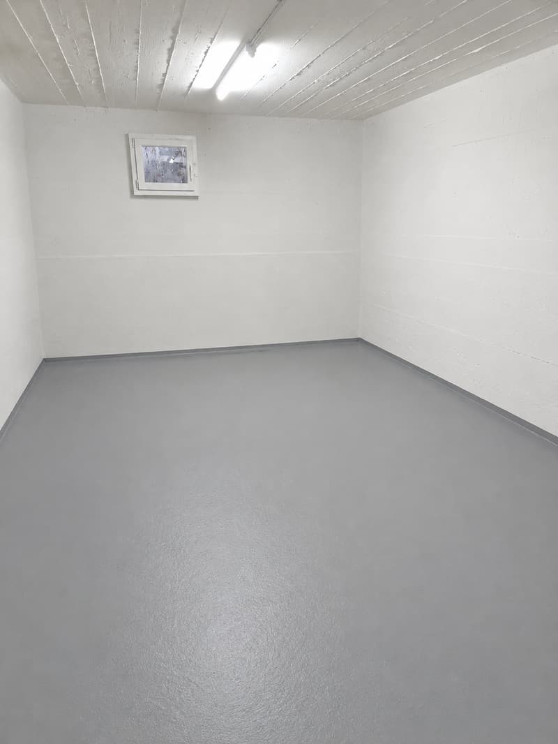 Helles 2-Zimmer-Büro mit Lagerraum an zentraler Lage in Lyss zu vermieten (7)
