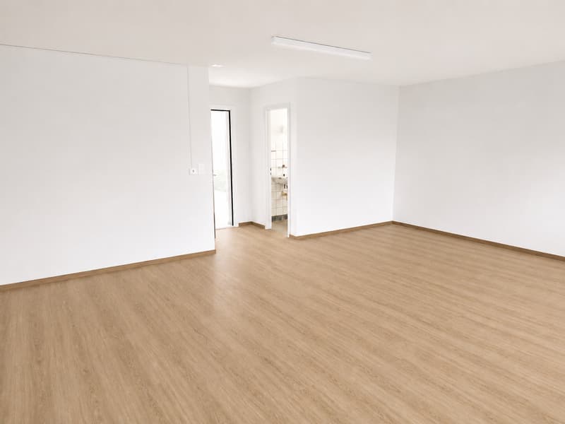 Helles 2-Zimmer-Büro mit Lagerraum an zentraler Lage in Lyss zu vermieten (5)