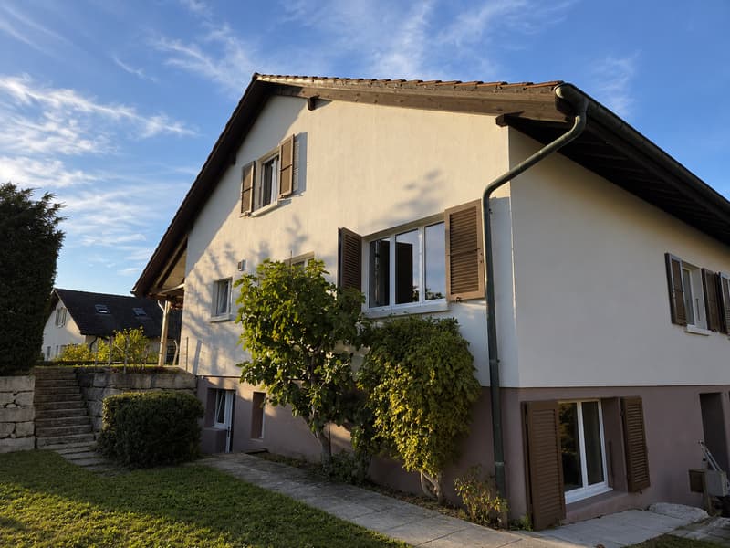 Grosszügiges Einfamilienhaus mit Wintergarten und Garten in Brügg zu vermieten (1)