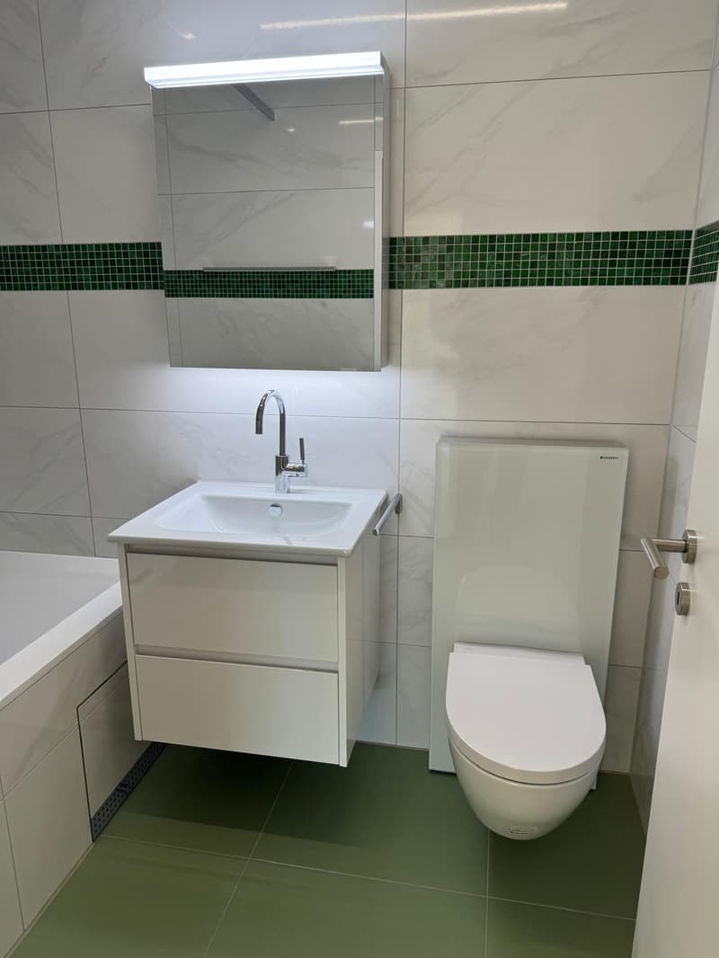 Stylish and high-quality renovated garden apartment in a quiet location (11)
