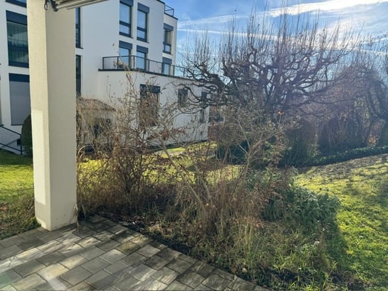Stylish and high-quality renovated garden apartment in a quiet location (2)