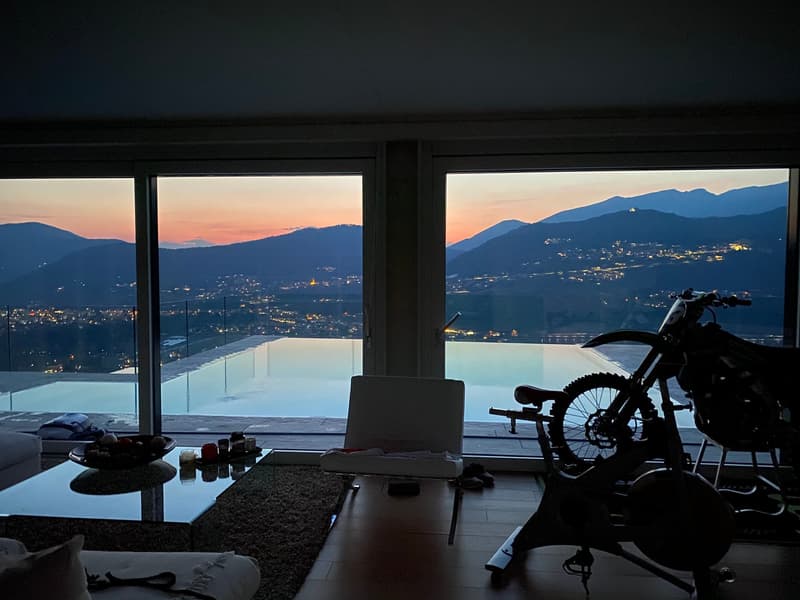 Luxurious Duplex Apartment, 180-degree lake view with Infinity Pool (7)