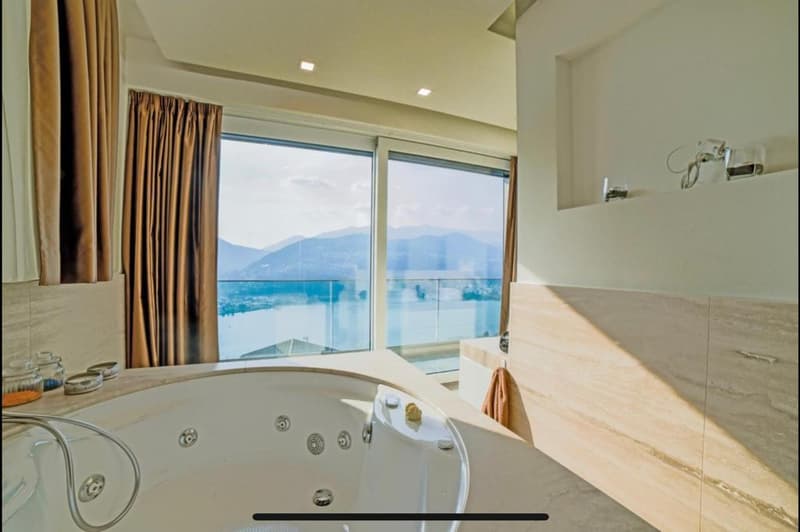 Luxurious Duplex Apartment, 180-degree lake view with Infinity Pool (5)