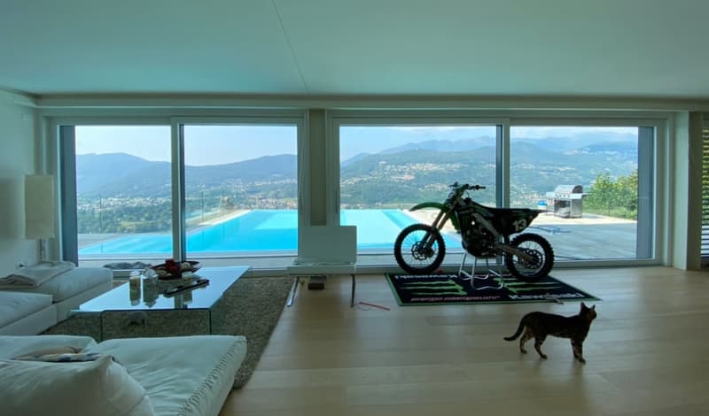 Luxurious Duplex Apartment, 180-degree lake view with Infinity Pool (8)