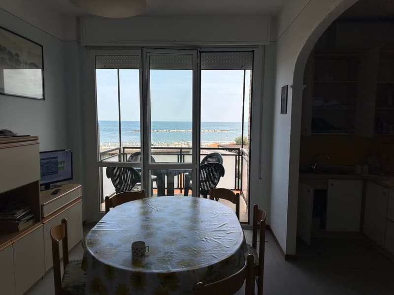 Charming apartment with Sea View and DIRECT ACCESS TO THE BEACH (1)