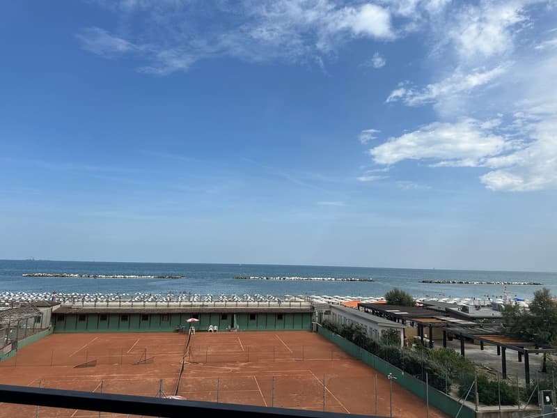 Charming apartment with Sea View and DIRECT ACCESS TO THE BEACH (2)