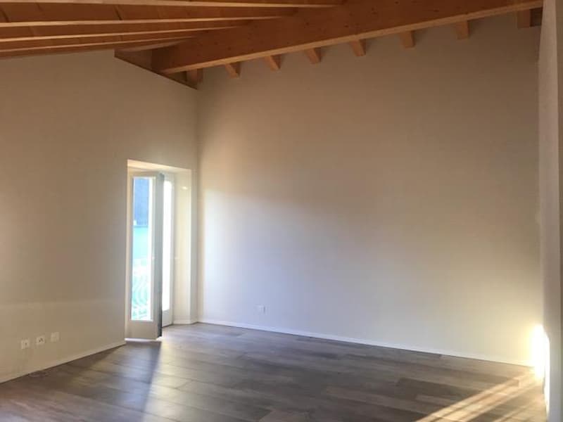 Attico con stupenda vista lago in casa di soli 3 appartamenti (13)
