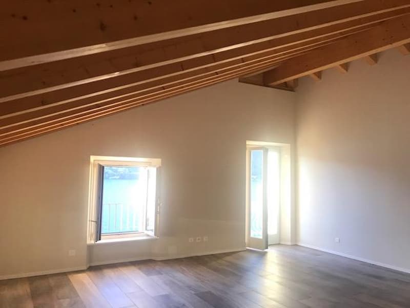 Attico con stupenda vista lago in casa di soli 3 appartamenti (14)