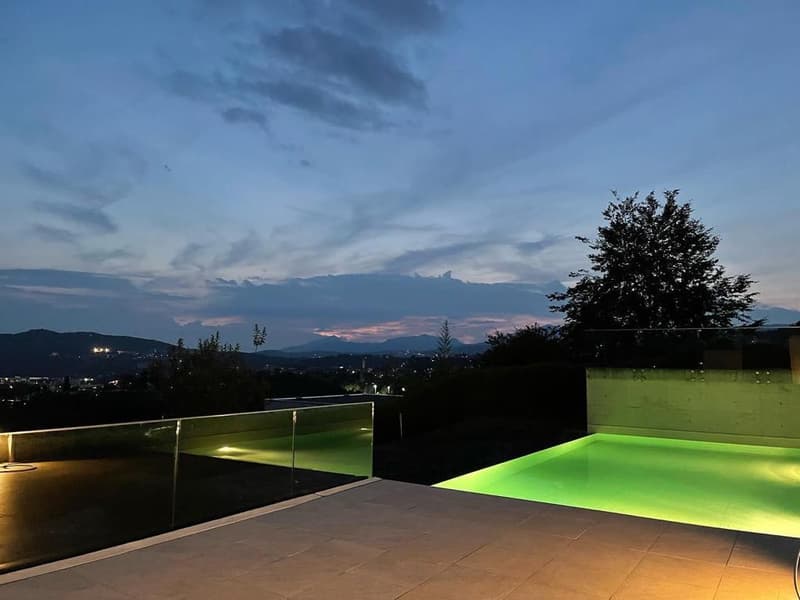 Moderna Villla con vista e piscina (2)