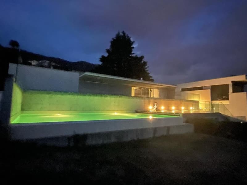 Moderna Villla con vista e piscina (1)