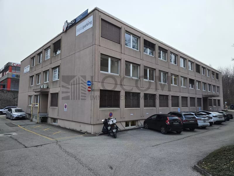 Locaux à louer dans immeuble équipé (1)