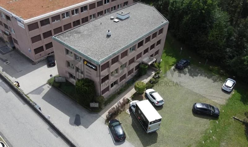 Locaux à louer dans immeuble équipé (2)