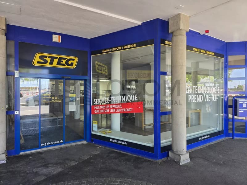 vitrine avec porte automatique