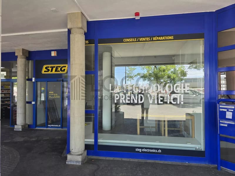 vitrine avec porte automatique