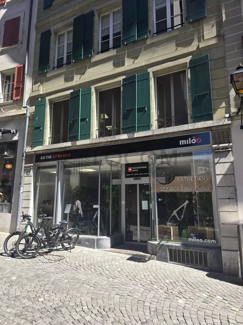 Façade donnant sur la rue de la Madeleine