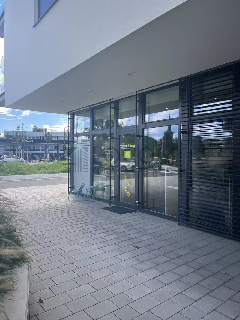 Arcata commerciale di 75 m² con importante visibilità (3)