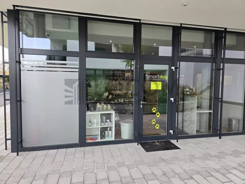 Arcata commerciale di 75 m² con importante visibilità (2)