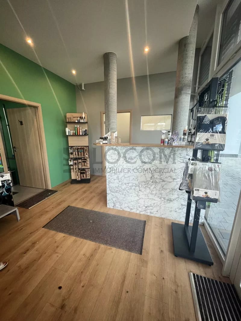 Arcata commerciale di 75 m² con importante visibilità (4)