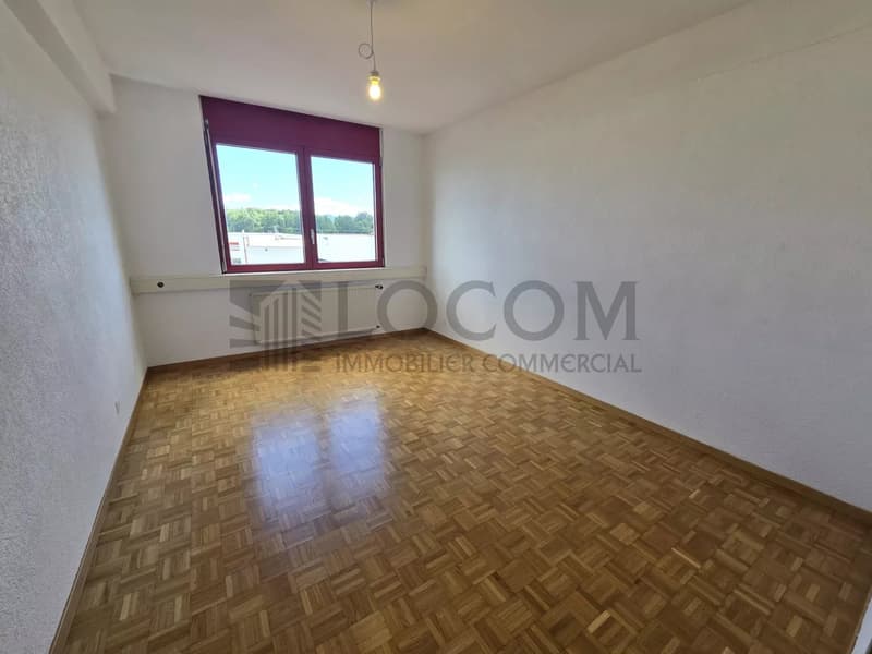 Locale commerciale di 98 m² pronto all'uso nella zona industriale di Bussigny (3)