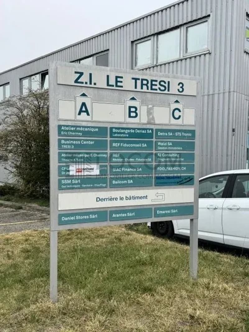 Bureau individuel avec espaces communs - ZI Le Trési (11)