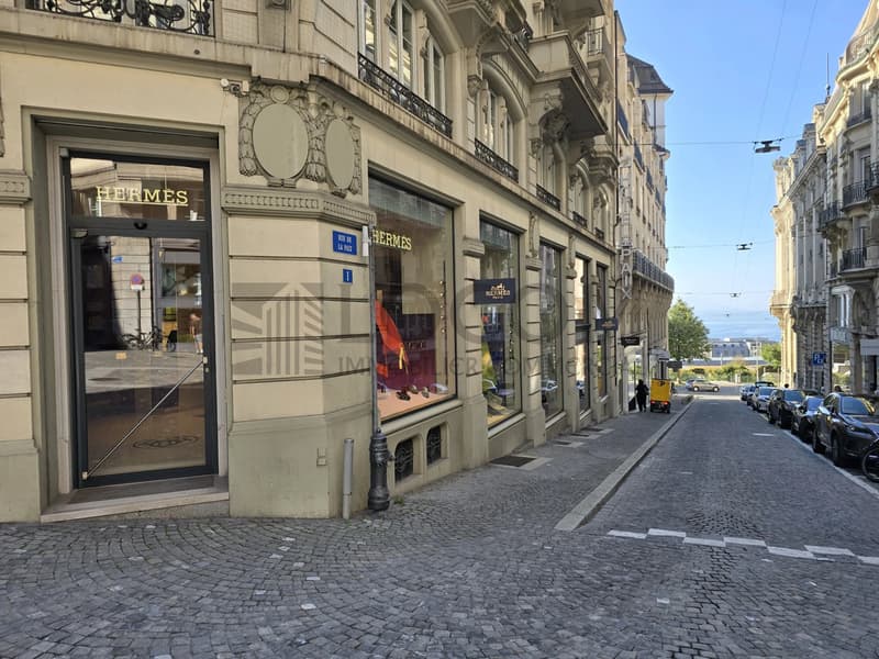Belle arcade de 82 m² à la rue de la Paix à côté d'Hermès (1)