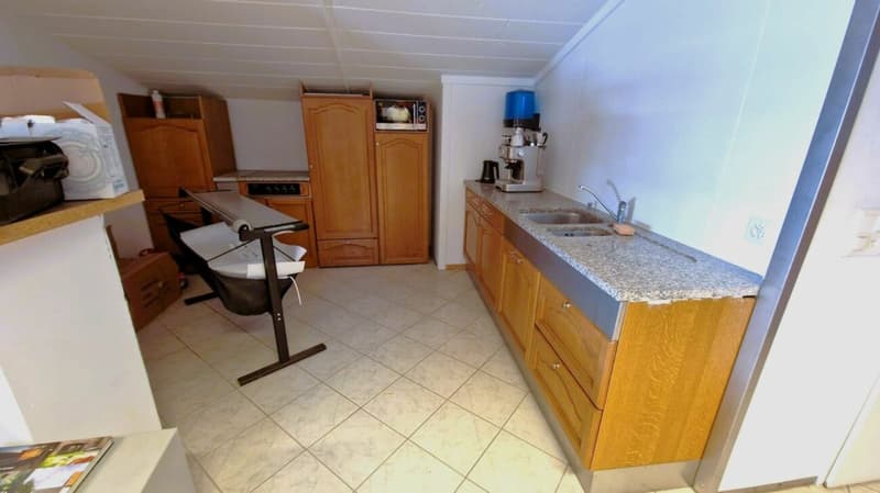 IDEAL FÜR GEWERBE/SHOWROOM/HANDWERKER (8)