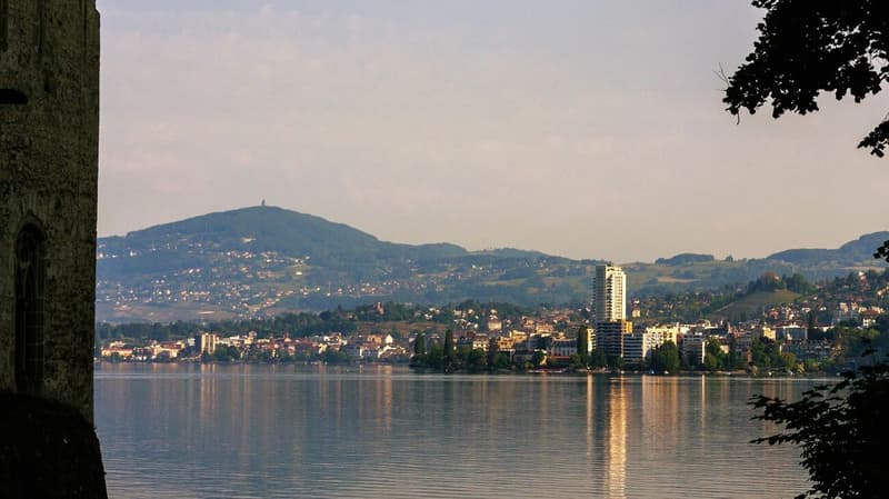 À PROXIMITÉ IMMÉDIATE DU LAC (1)