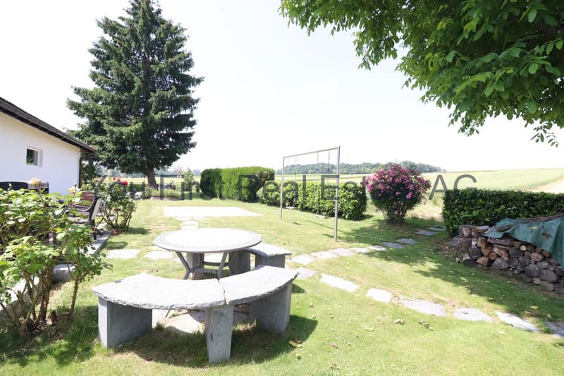 FRANCE - Un jardin comme un parc – Paix, espace et nature. (11)