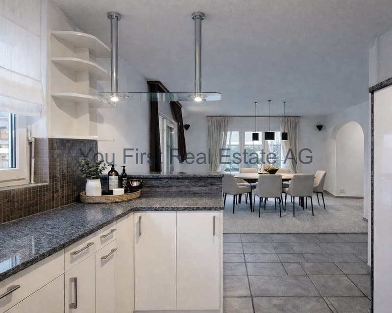 Offene Wohnküche mit Granit-Arbeitsplatte und elegantem Essbereich - Moderne Raumgestaltung mit Weitblick